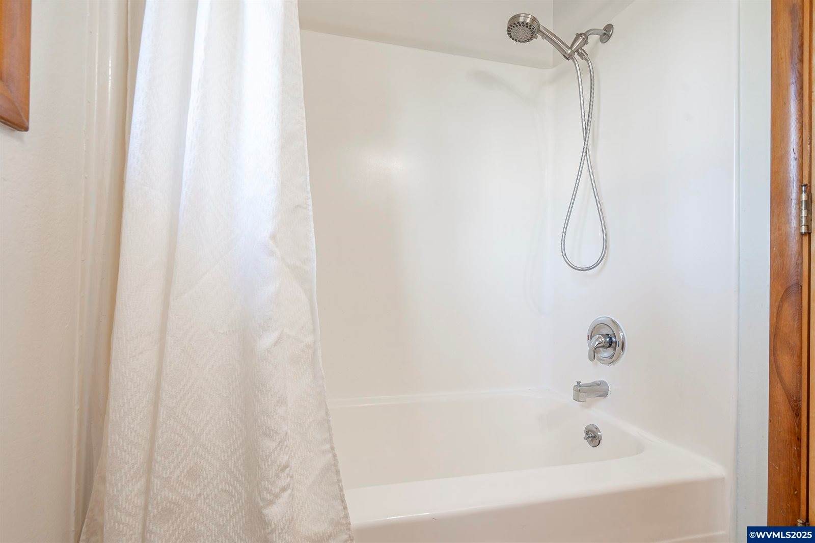 36765 Glaser Dr, Scio, OR 97374