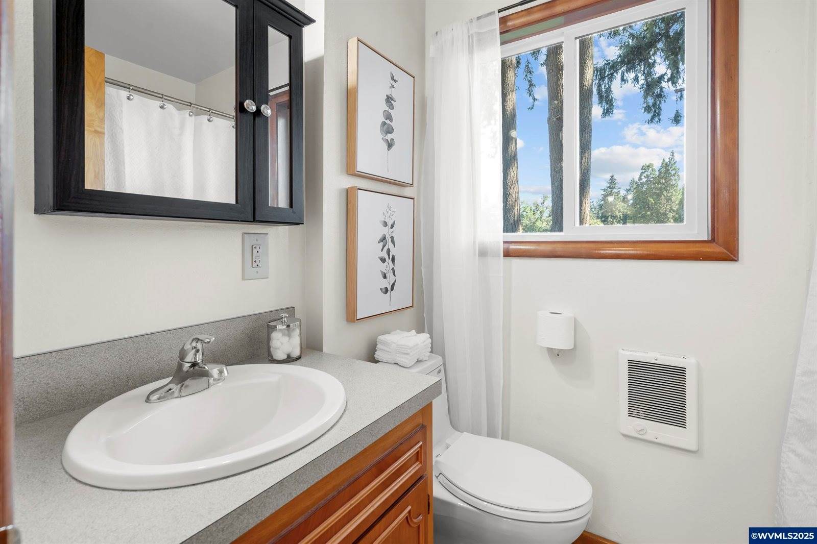 36765 Glaser Dr, Scio, OR 97374