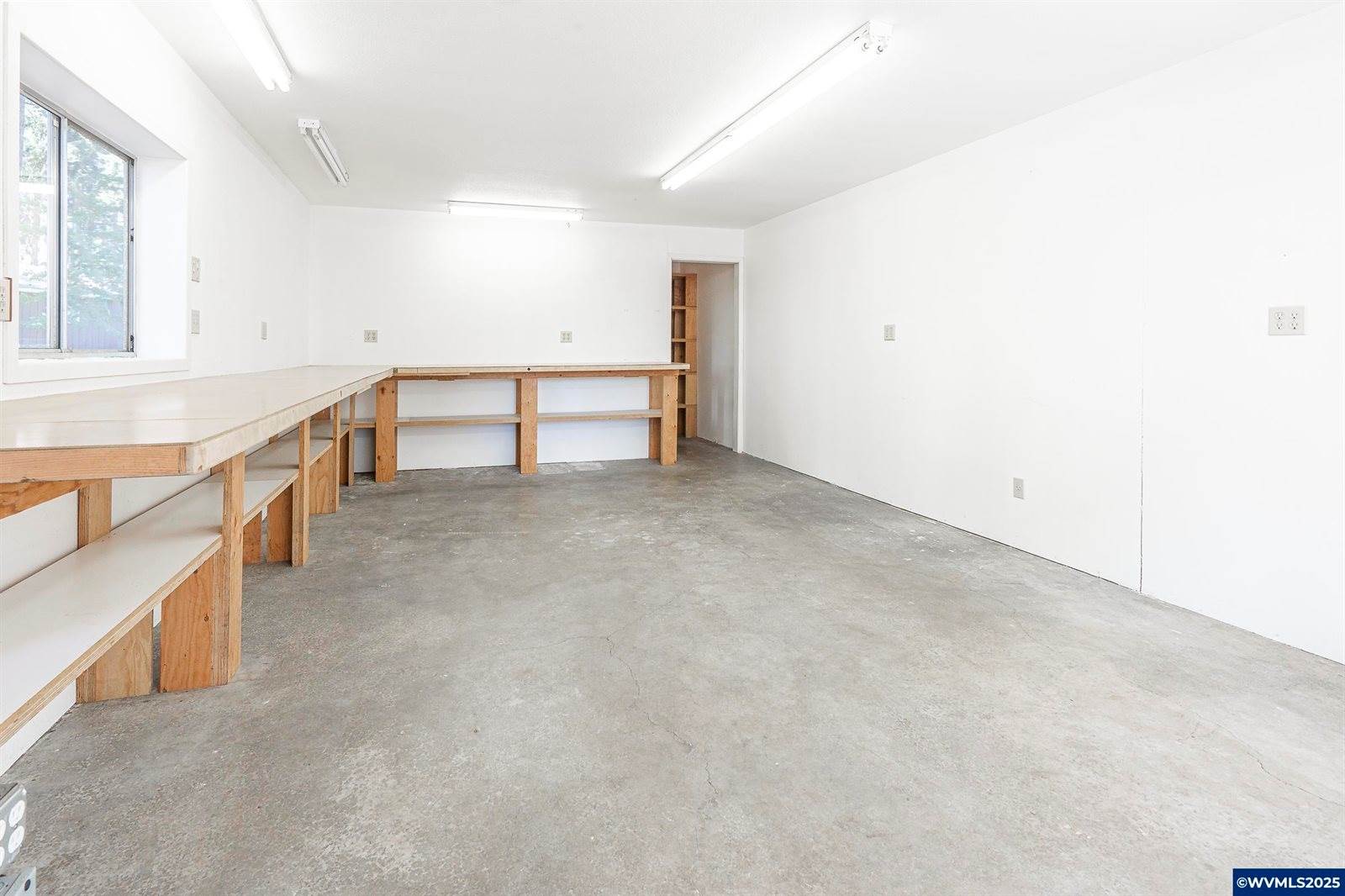 36765 Glaser Dr, Scio, OR 97374