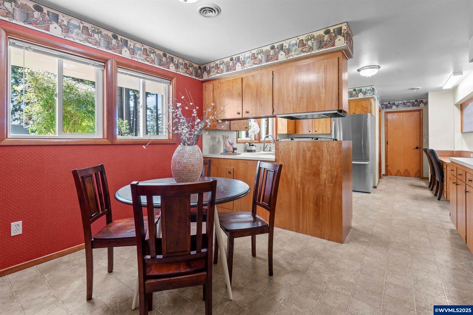 36765 Glaser Dr, Scio, OR 97374