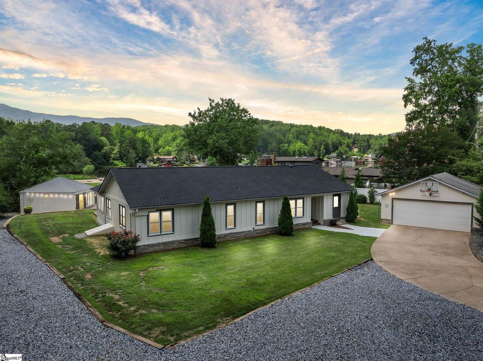 1326 E Lakeshore, Landrum, SC 29356