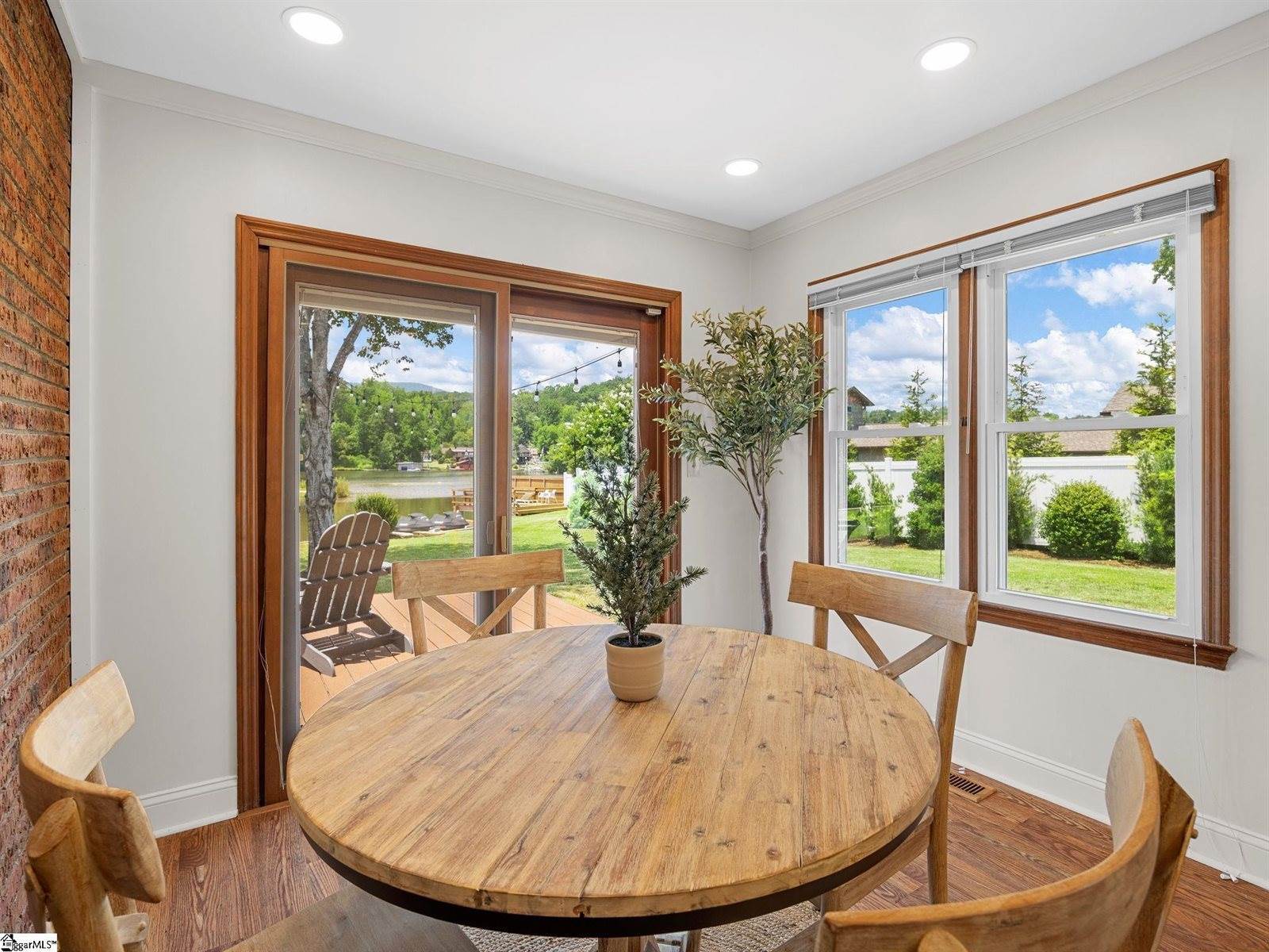 1326 E Lakeshore, Landrum, SC 29356