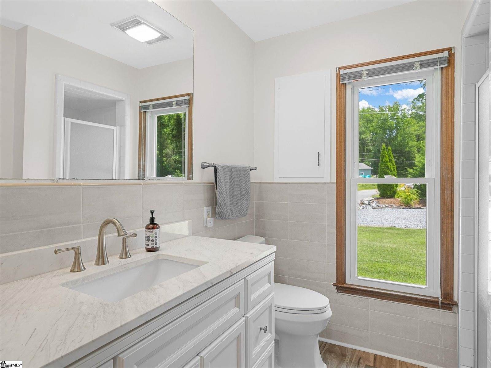 1326 E Lakeshore, Landrum, SC 29356