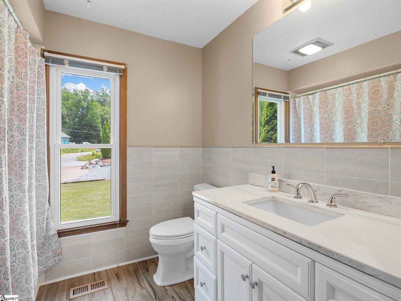 1326 E Lakeshore, Landrum, SC 29356