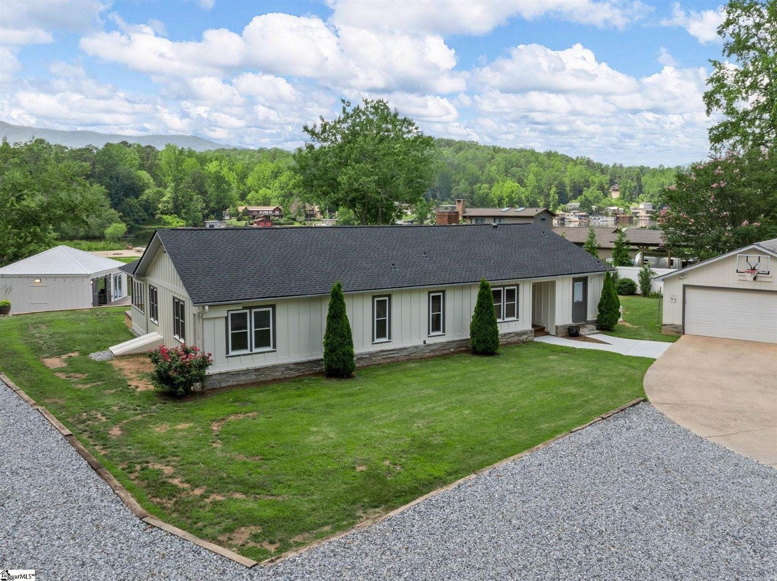 1326 E Lakeshore, Landrum, SC 29356