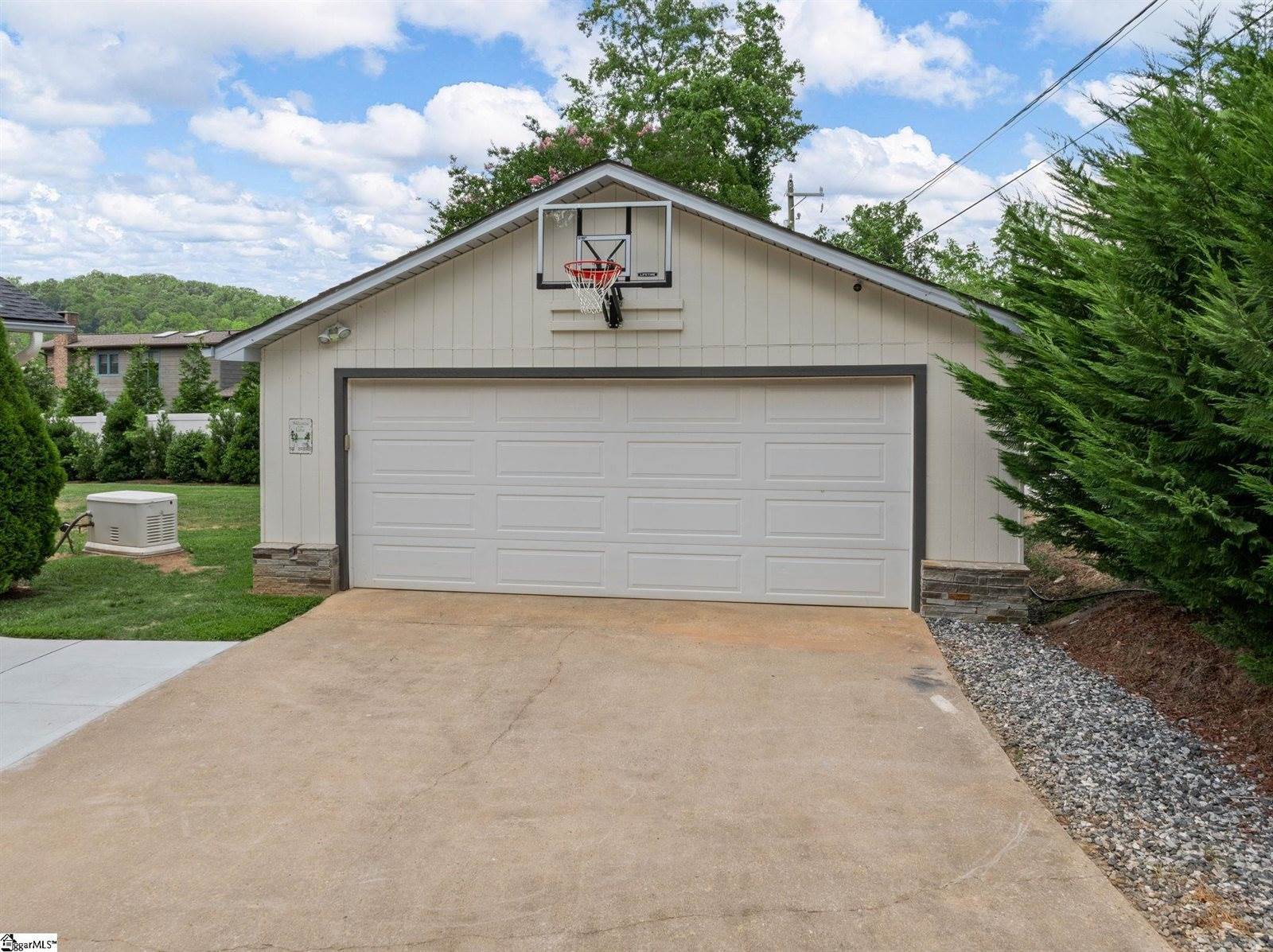 1326 E Lakeshore, Landrum, SC 29356