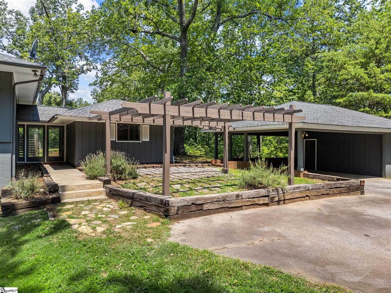 222 Bird Mountain Ridge, Landrum, SC 29356