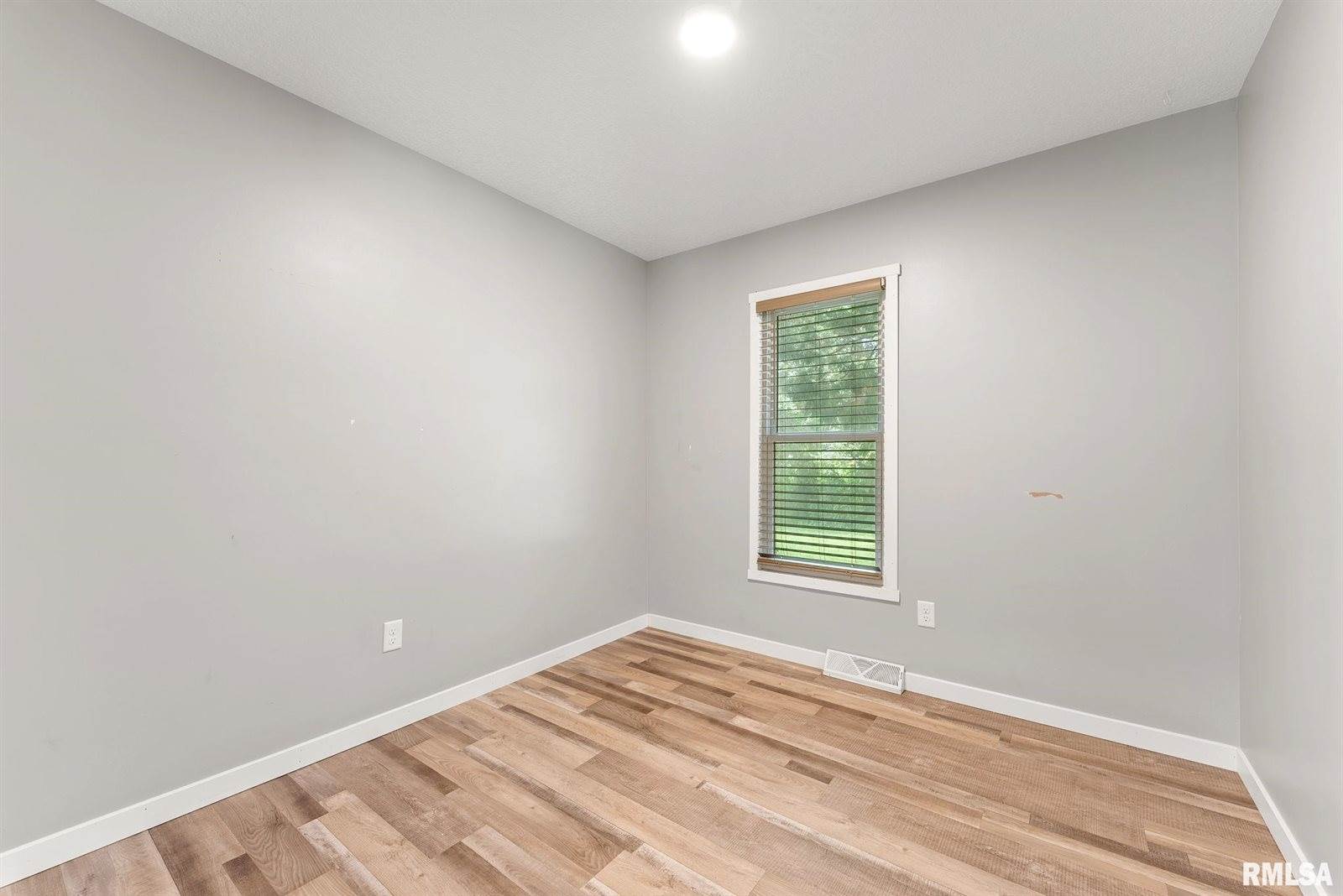 128 Butzer Street, Hillsdale, IL 61257