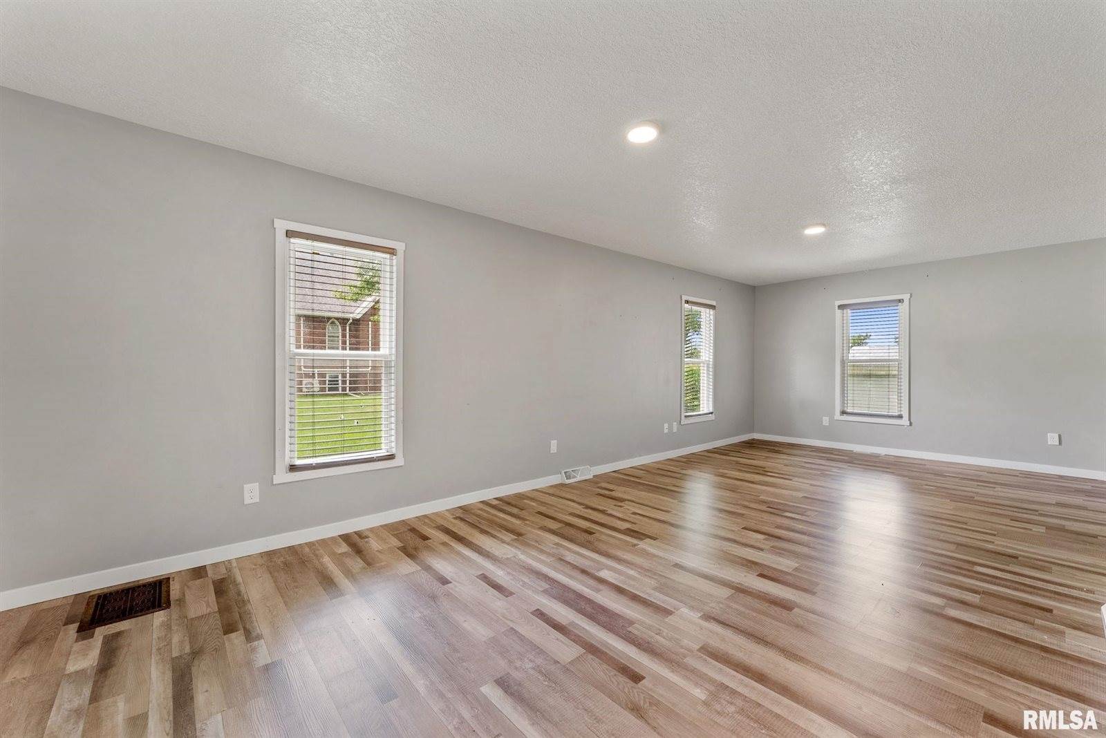 128 Butzer Street, Hillsdale, IL 61257