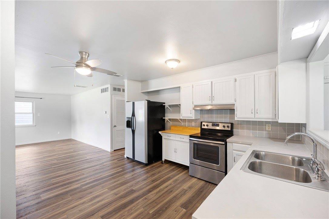 1002 East F Street, Russellville, AR 72801