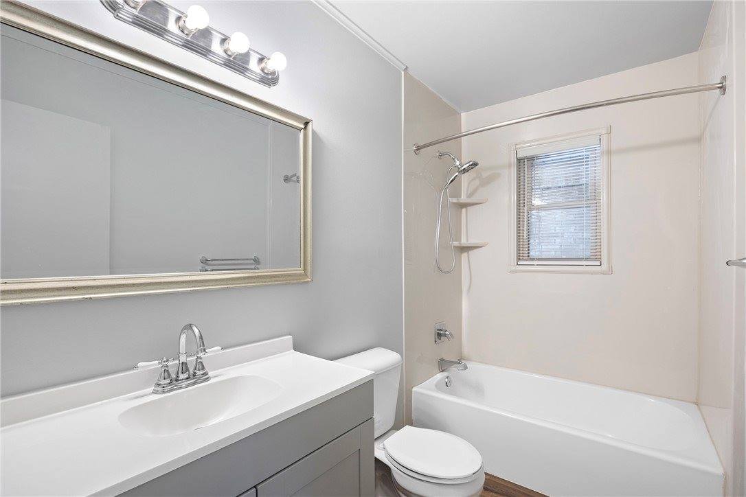 1002 East F Street, Russellville, AR 72801