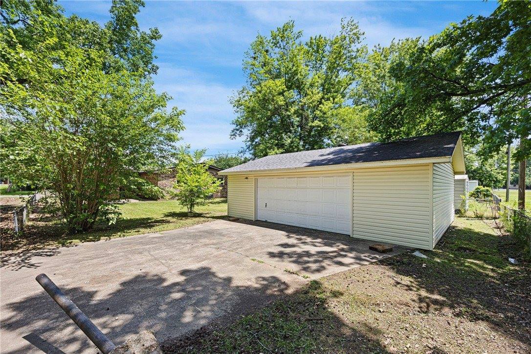 1002 East F Street, Russellville, AR 72801