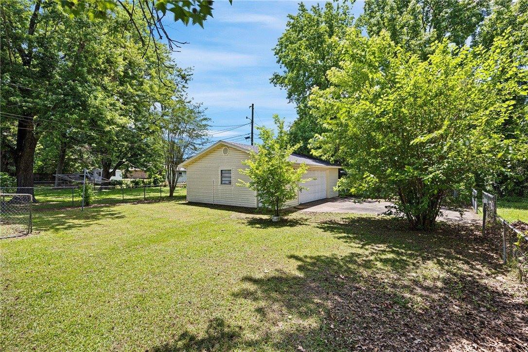 1002 East F Street, Russellville, AR 72801