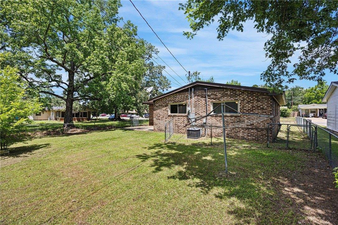 1002 East F Street, Russellville, AR 72801
