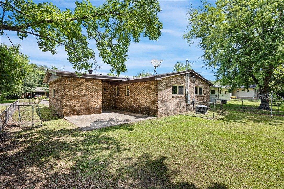 1002 East F Street, Russellville, AR 72801