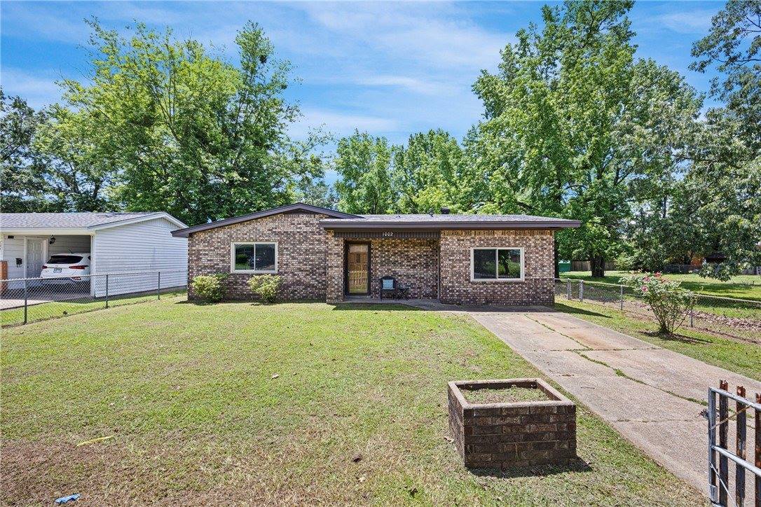 1002 East F Street, Russellville, AR 72801