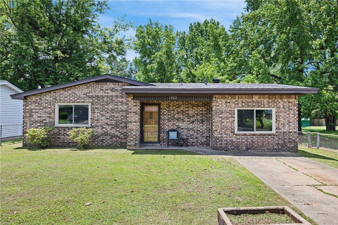 1002 East F Street, Russellville, AR 72801