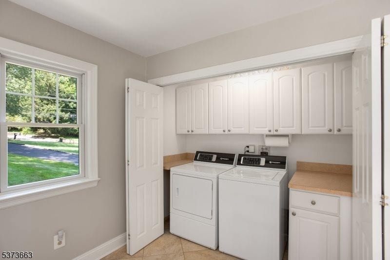 24 Blazier Rd, Warren Township, NJ 07059