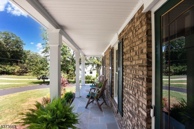 24 Blazier Rd, Warren Township, NJ 07059