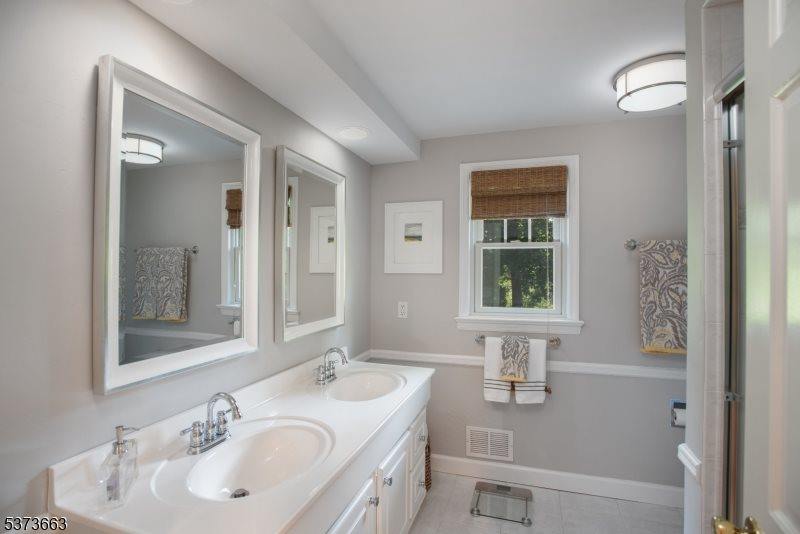 24 Blazier Rd, Warren Township, NJ 07059