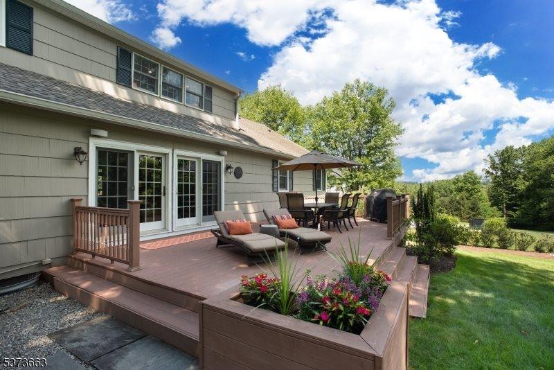 24 Blazier Rd, Warren Township, NJ 07059