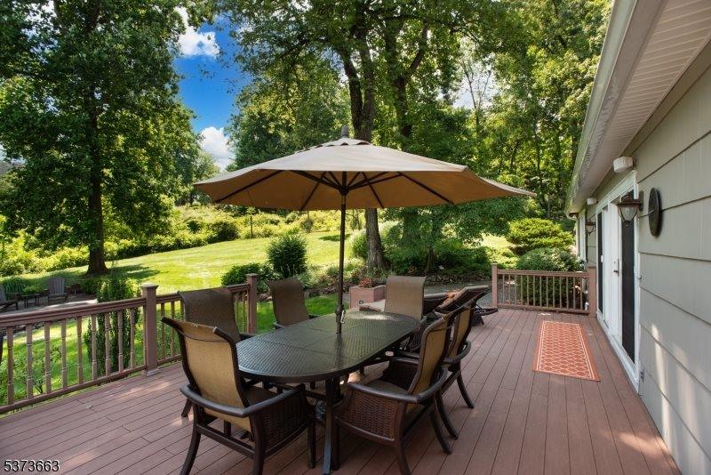 24 Blazier Rd, Warren Township, NJ 07059