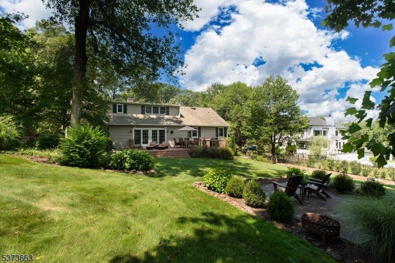 24 Blazier Rd, Warren Township, NJ 07059