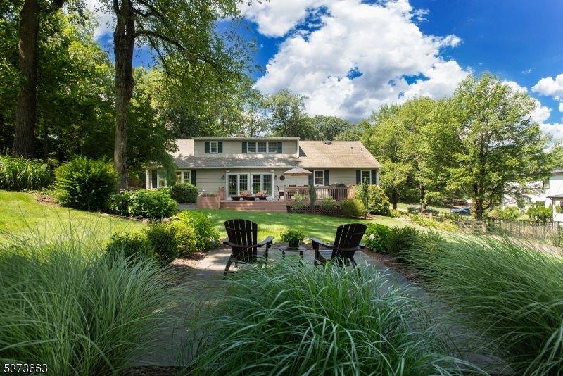 24 Blazier Rd, Warren Township, NJ 07059