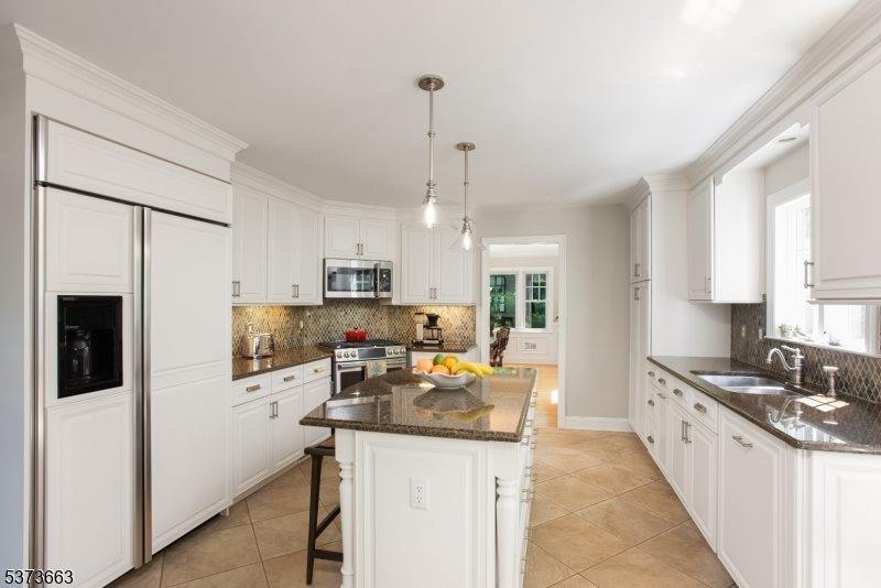 24 Blazier Rd, Warren Township, NJ 07059