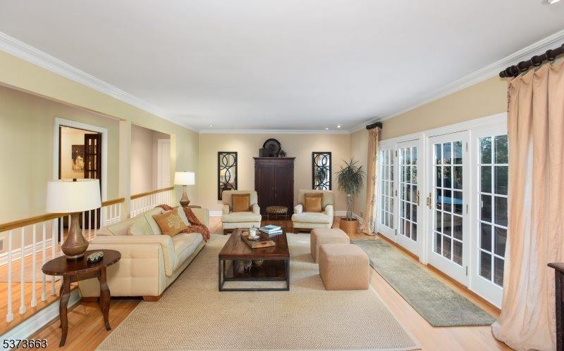 24 Blazier Rd, Warren Township, NJ 07059