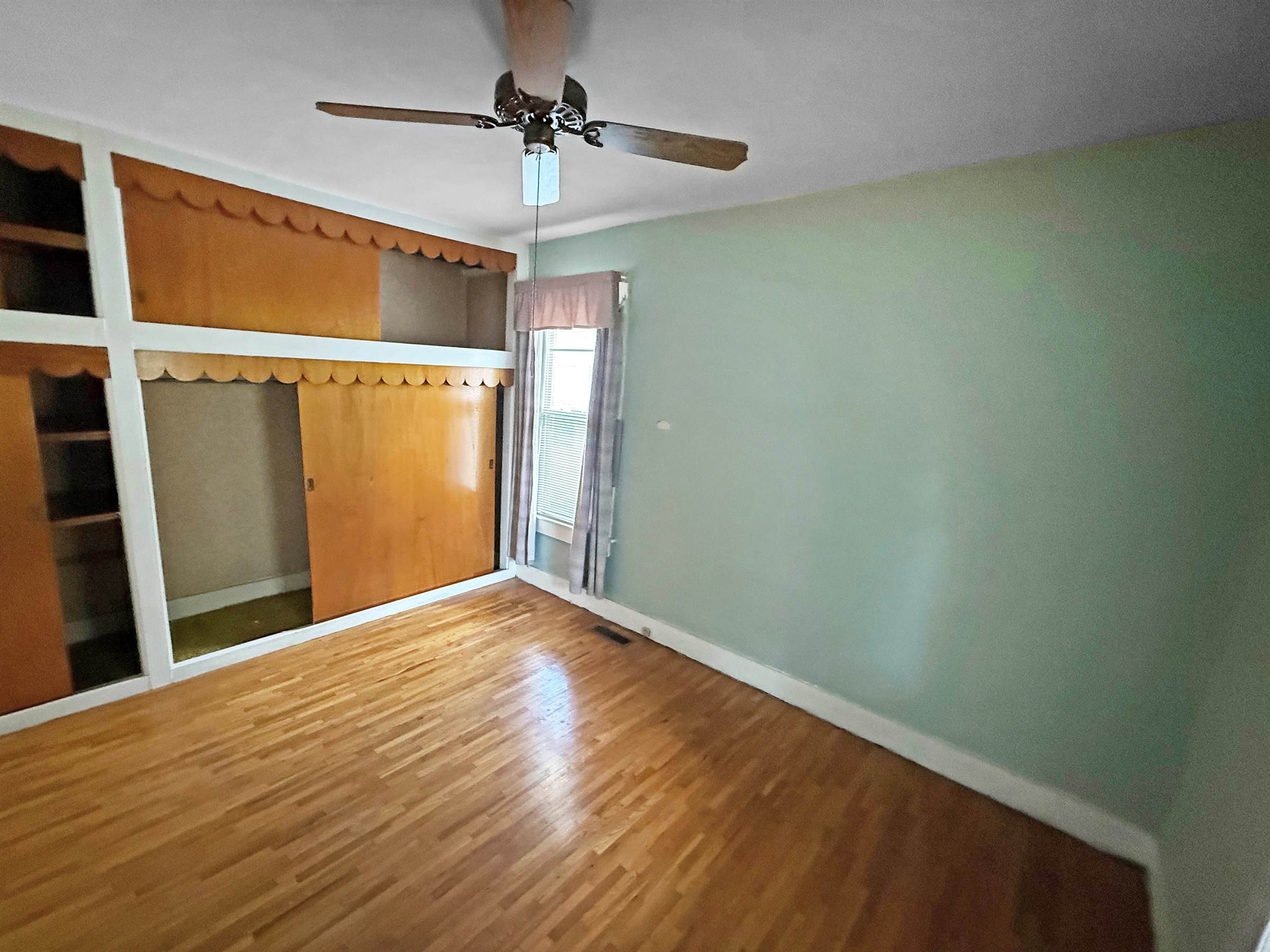 1835 N 12th St, Terre Haute, IN 47804