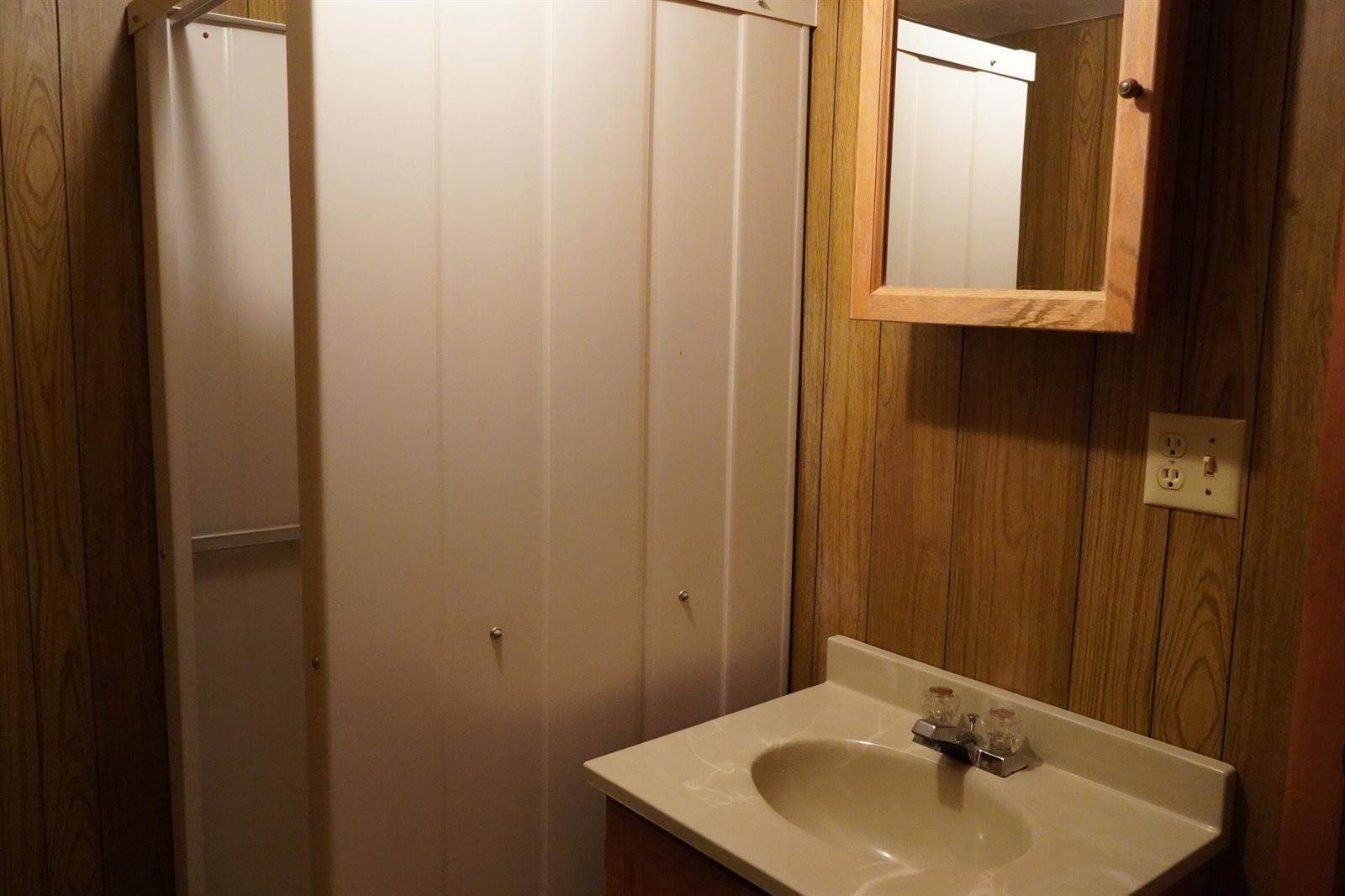 401 Sherry Ln, Viroqua, WI 54665