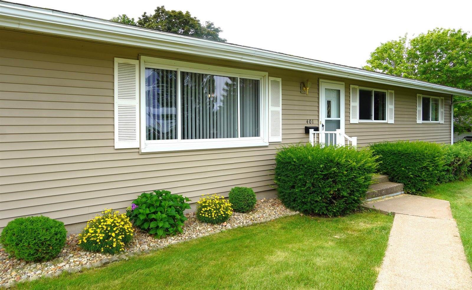 401 Sherry Ln, Viroqua, WI 54665