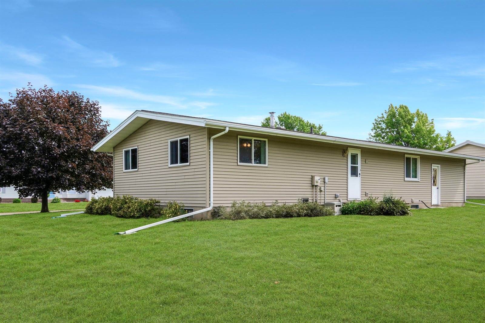 401 Sherry Ln, Viroqua, WI 54665