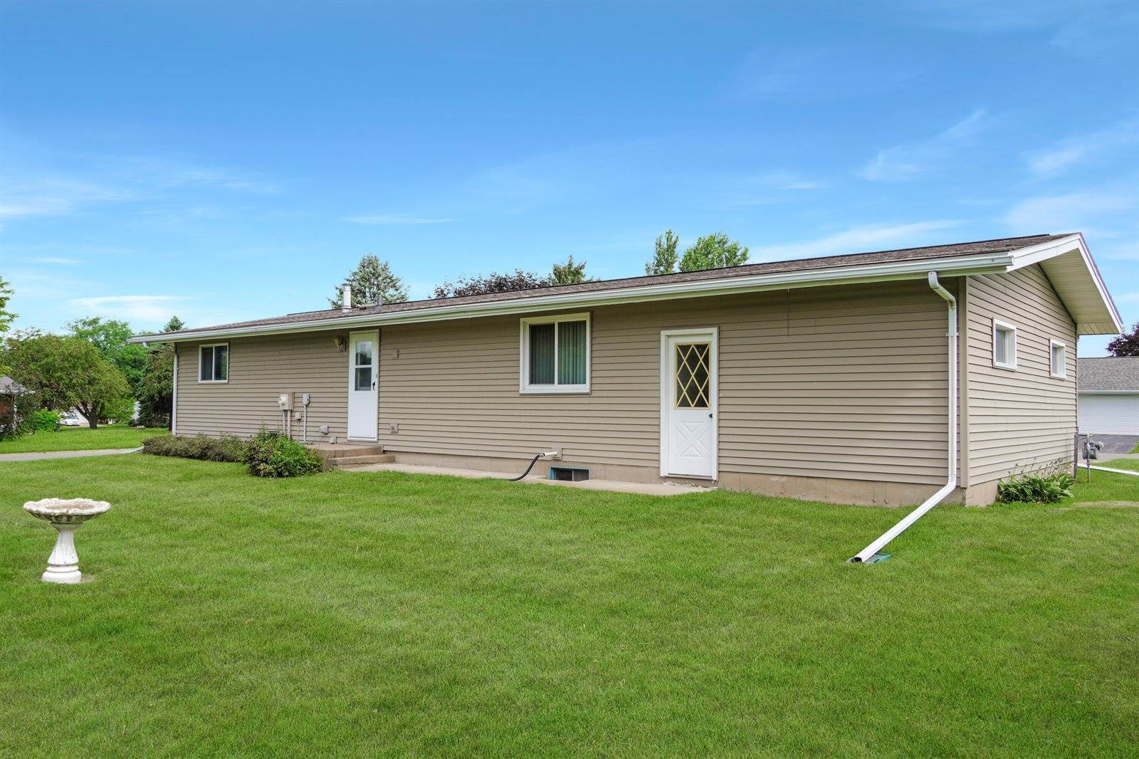 401 Sherry Ln, Viroqua, WI 54665