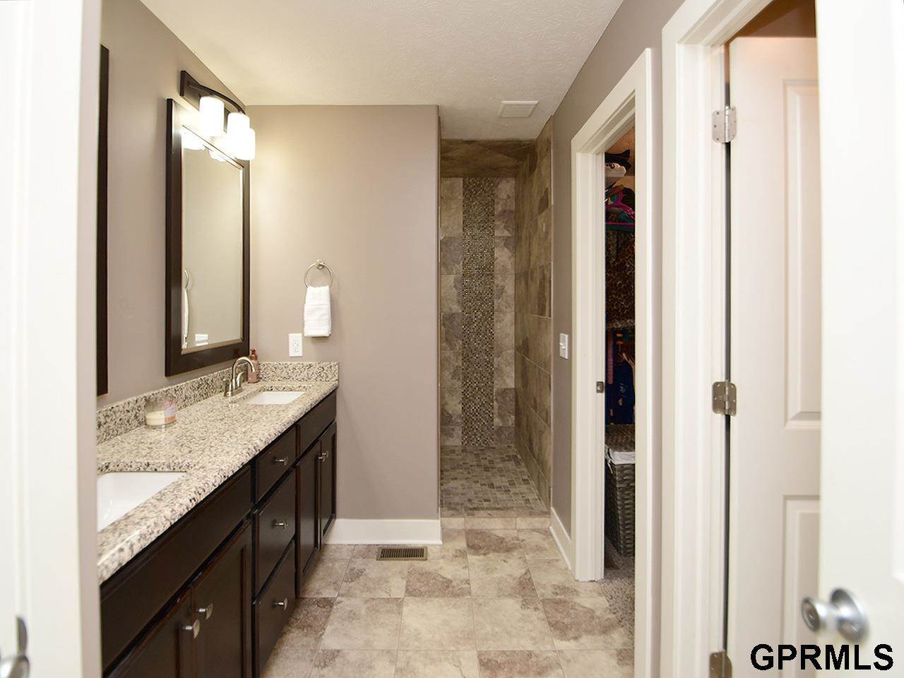 2631 North 165th Avenue, Omaha, NE 68116