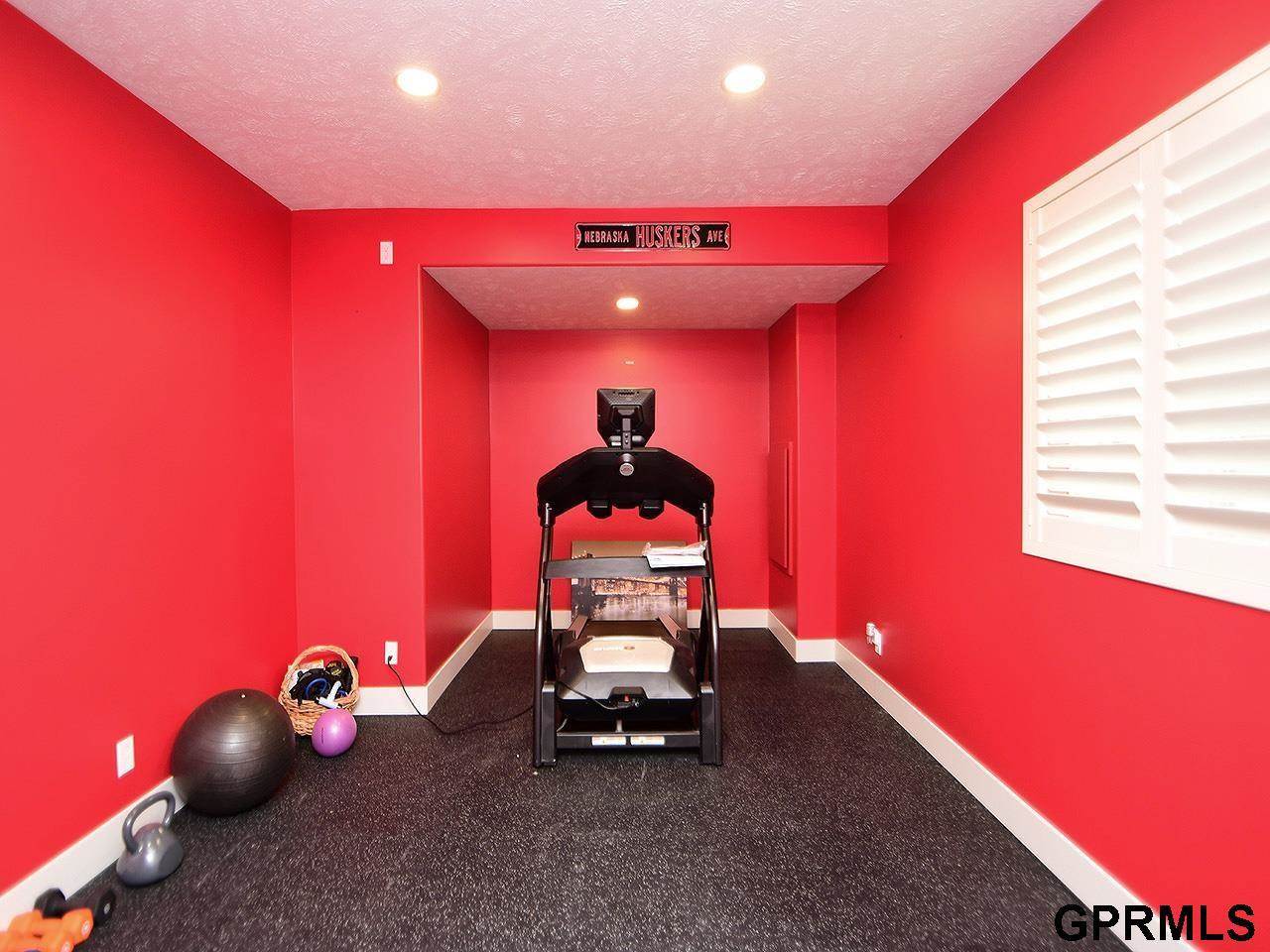 2631 North 165th Avenue, Omaha, NE 68116