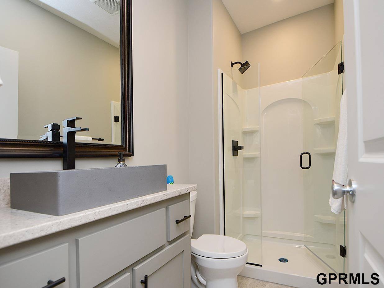 2631 North 165th Avenue, Omaha, NE 68116