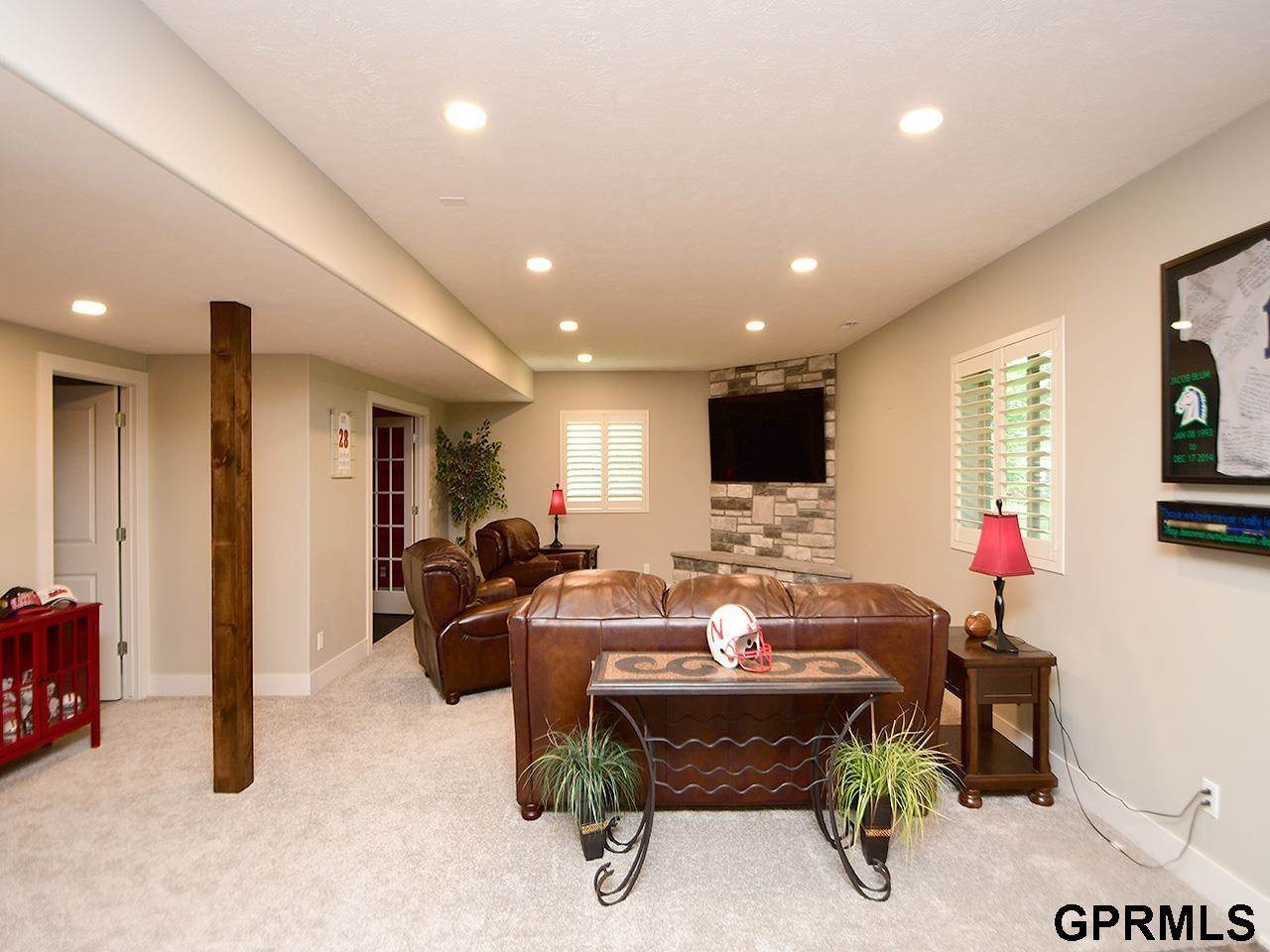 2631 North 165th Avenue, Omaha, NE 68116