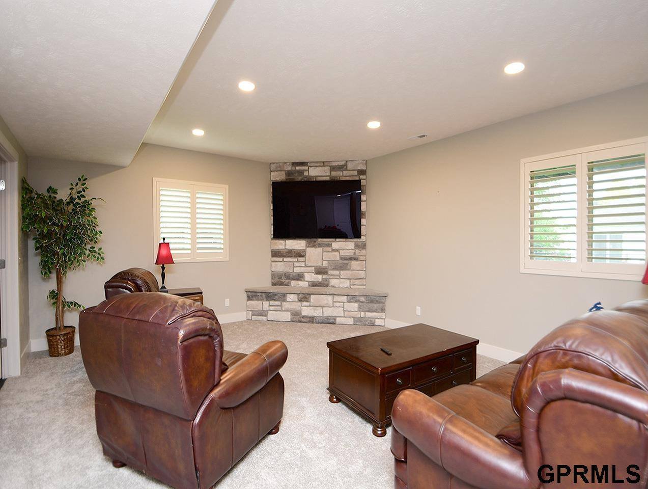 2631 North 165th Avenue, Omaha, NE 68116