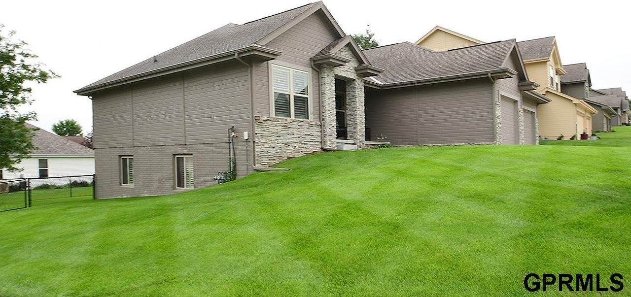 2631 North 165th Avenue, Omaha, NE 68116