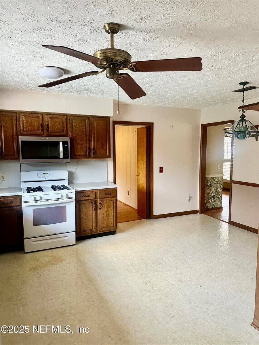 4075 Greenwillow Lane West, Jacksonville, FL 32277