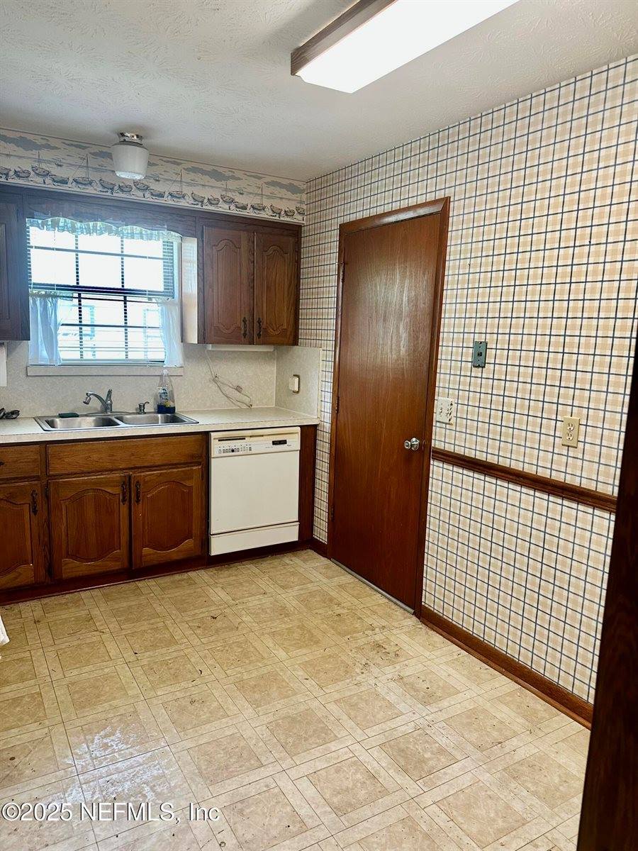 5222 Robert Scott Drive North, Jacksonville, FL 32207