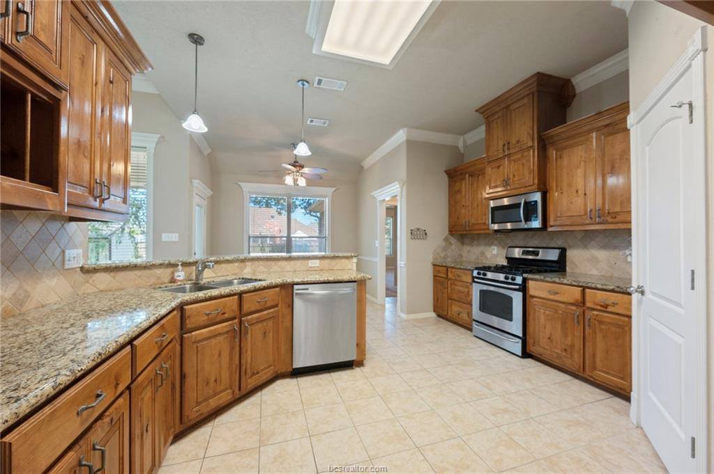 3711 Bridle Court, College Station, TX 77845