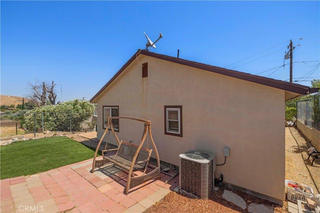 42647 Pinecliff Street, Lake Hughes, CA 93532