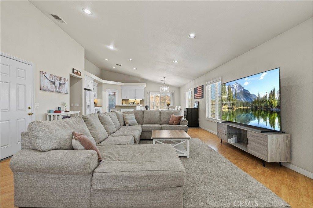 42647 Pinecliff Street, Lake Hughes, CA 93532