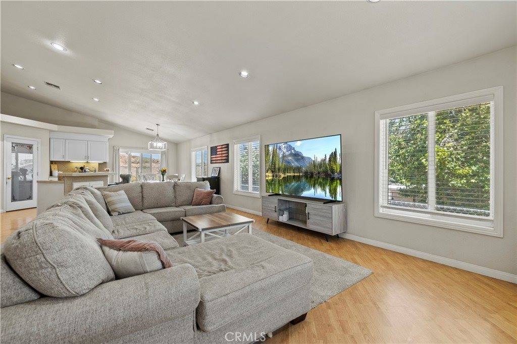 42647 Pinecliff Street, Lake Hughes, CA 93532