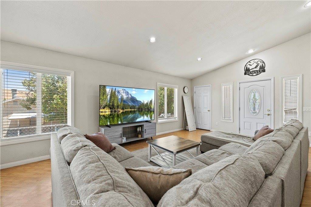 42647 Pinecliff Street, Lake Hughes, CA 93532