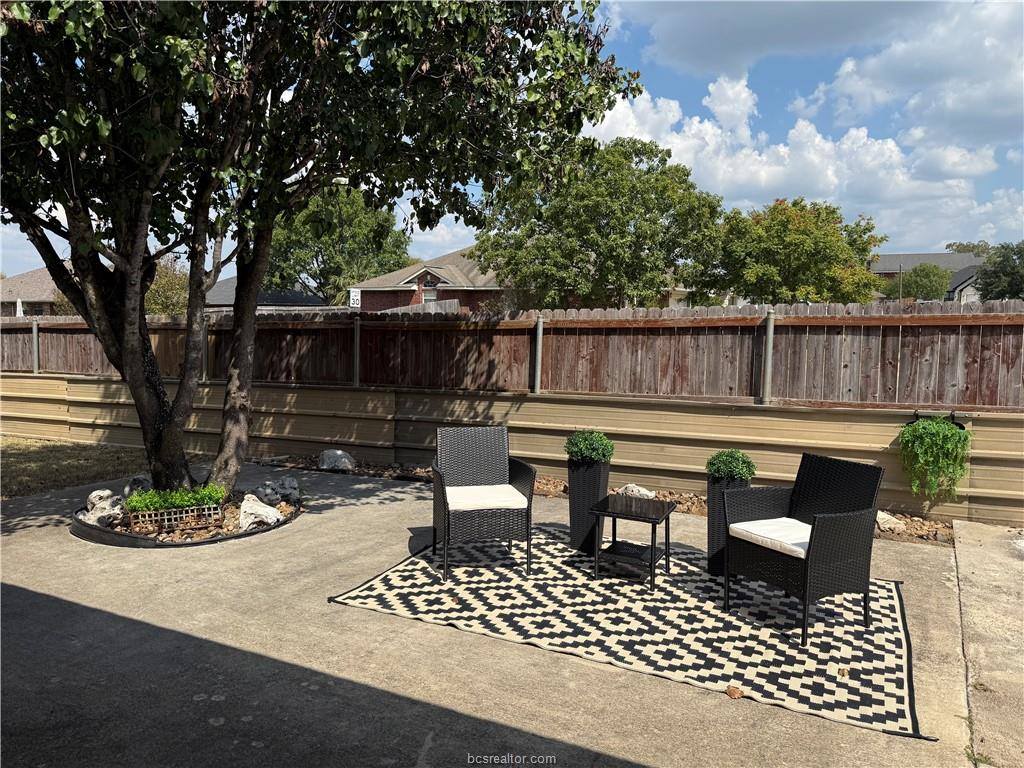 1033 Windmeadows Drive, College Station, TX 77845