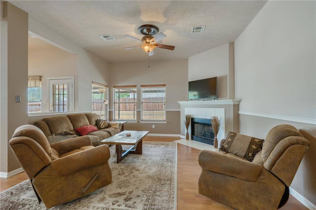 1033 Windmeadows Drive, College Station, TX 77845